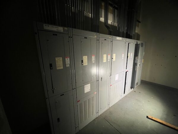 Eaton 480/277V 800 Amp Main Circuit Breaker Primary with Distribution Panels